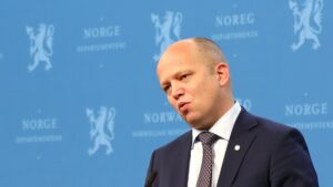 Finansminister Trygve Slagsvold Vedum, Senterpartiet, viker ikke.