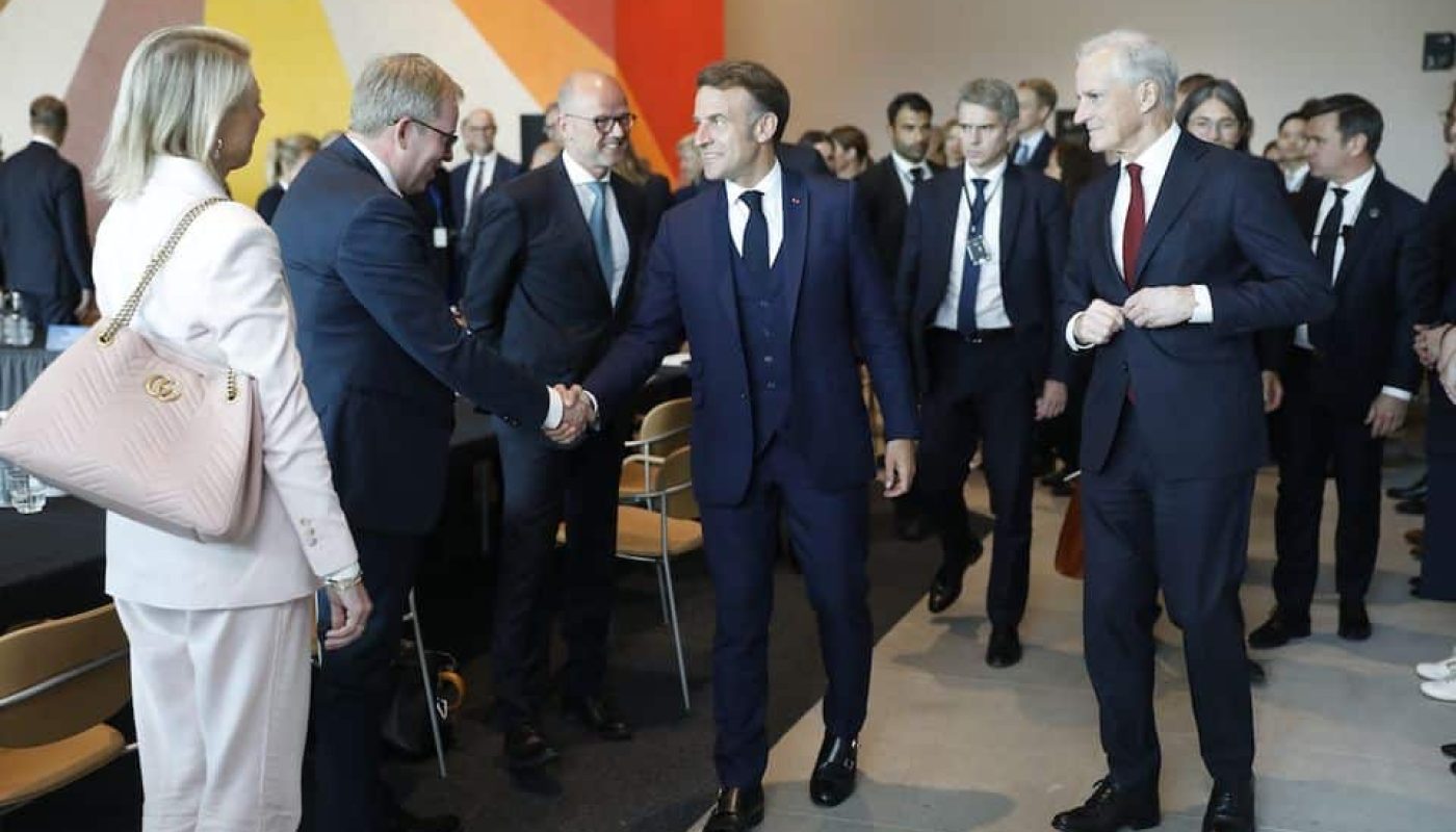 Frankrikes president Emmanuel Macron hilser på administrerende direktør i Innovasjon Norge, Håkon Haugli, under Frankrikes offisielle besøk til Norge i juni i år. Foto: Tom Hansen / Innovasjon Norge