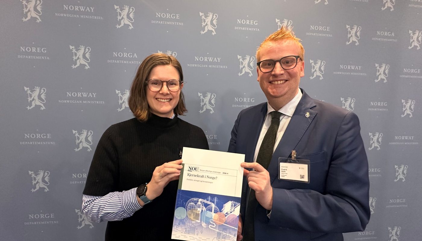 Fra venstre: daglig leder Tina Melfjord-Piontek og styreleder Fredrik Holm i Norske kjernekraftkommuner. Foto: Mona Adolfsen.