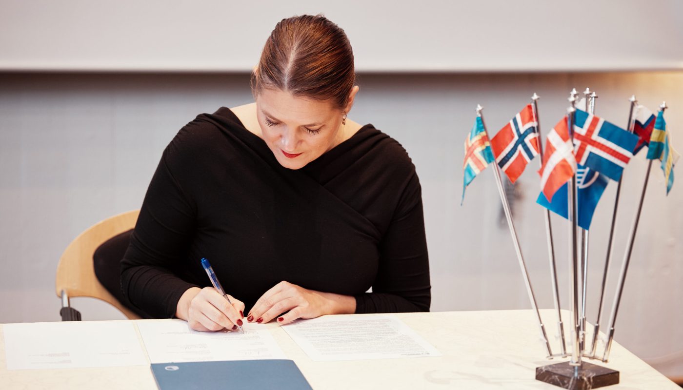 Næringsminister Cecilie Myrseth signerte en fellesnordisk erklæring om styrket nordisk konkurransekraft som en oppfølging av rapporten. Andreas Omvik/norden.org