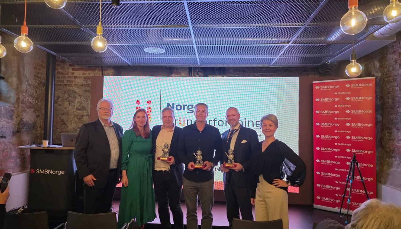 Bilde av prisvinnerne på konferansen.