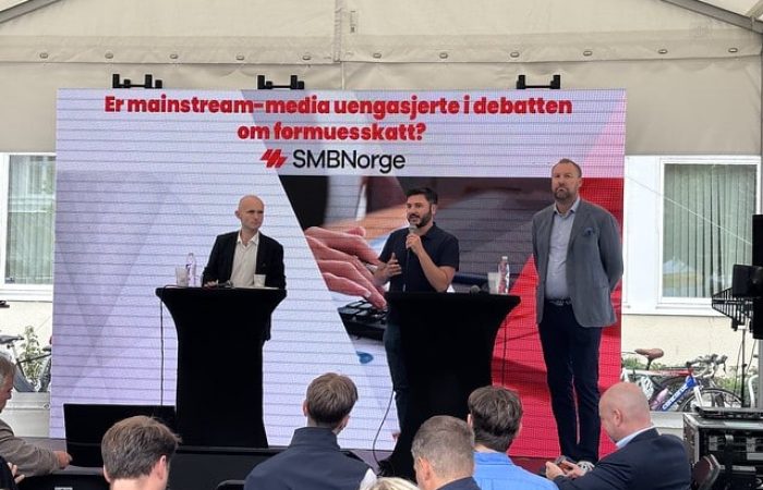 Kristoffer Knutsen, Alexander Ibsen (Nyhetsredaktør Minerva) og Eirik Furuseth under debatt om formuesskatten i Arendalsuka 2025.
Foto: Ulf Leirstein