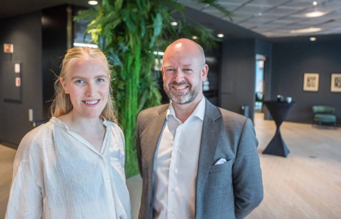 Administrerende direktør i SMB Norge, Jørund H. Rytman og bærekraftrådgiver i SMB Norge, Hannah Johansson er glad over å bli medlem i UN Global Compact Norge.