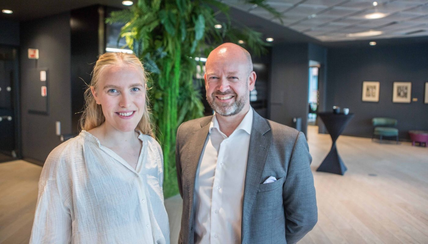 Administrerende direktør i SMB Norge, Jørund H. Rytman og bærekraftrådgiver i SMB Norge, Hannah Johansson er glad over å bli medlem i UN Global Compact Norge.