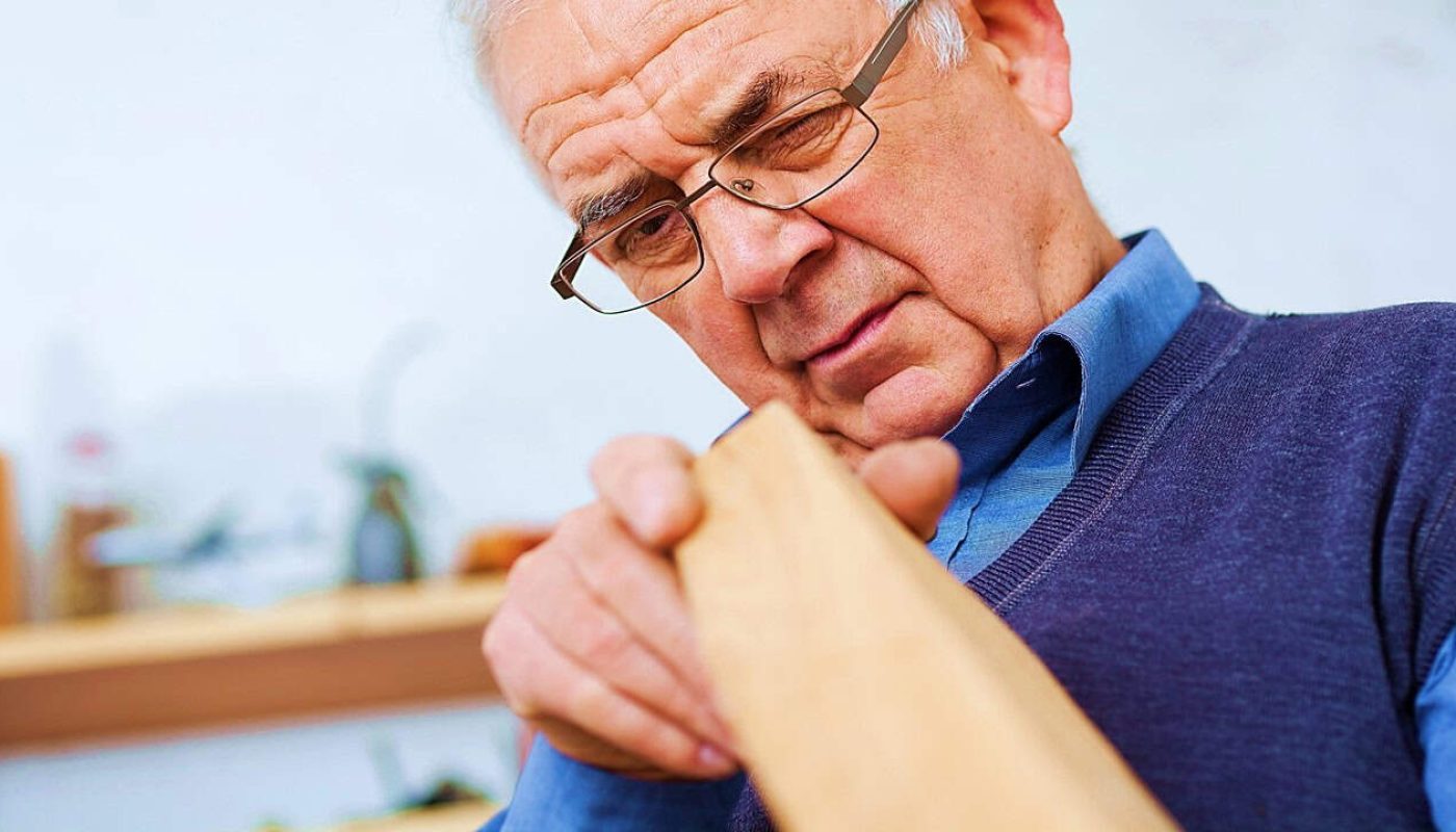 Eldre i arbeid bør ha retten til sykepenger, mener Bedriftsforbundet. Illustrasjonsfoto.