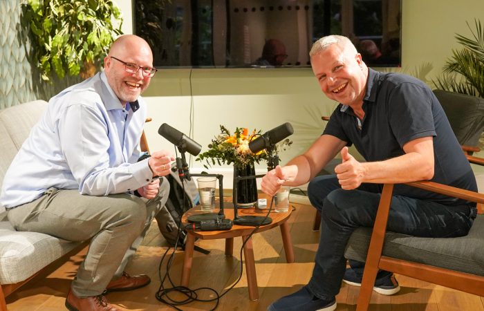Heia Norge!
Reporter Klaus Jakobsen, her med Lars Oscar Øvstegård.
Foto: Albert Bright