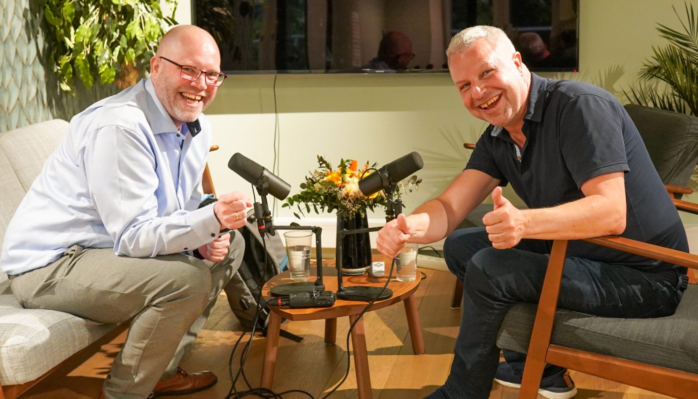 Heia Norge!
Reporter Klaus Jakobsen, her med Lars Oscar Øvstegård.
Foto: Albert Bright