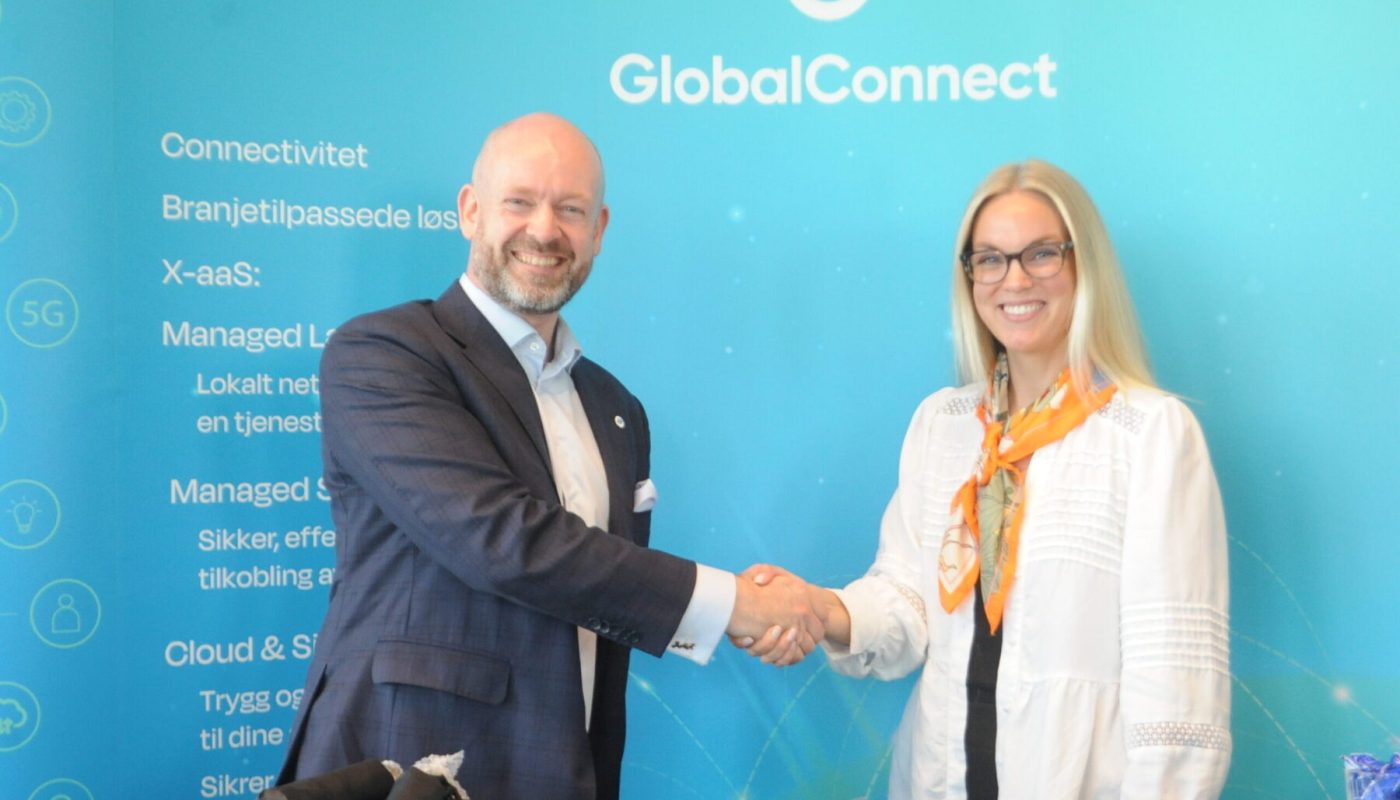 Fordelsavtale: SMB Norges leder Jørund Rytman og GlobalConnects salgssjef for nye kunder i SMB- markedet, Karoline Berget er enige om en gunstig avtale for SMB Norges medlemmer.