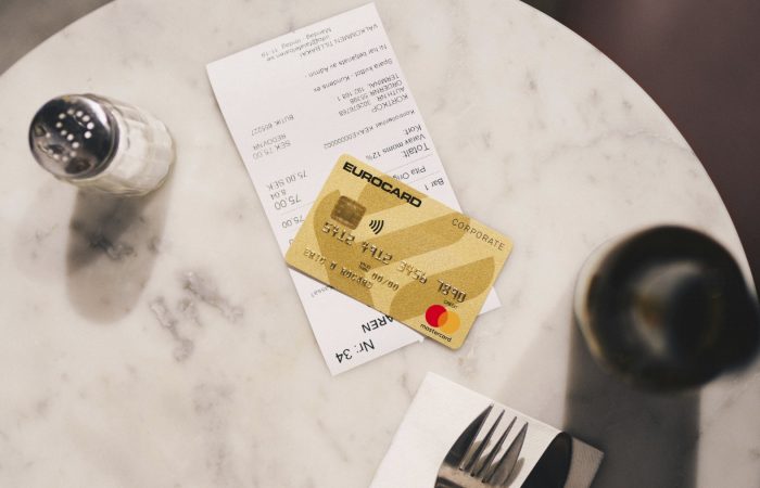 Eurocard_Corporate_card_payment_restaurant-bill