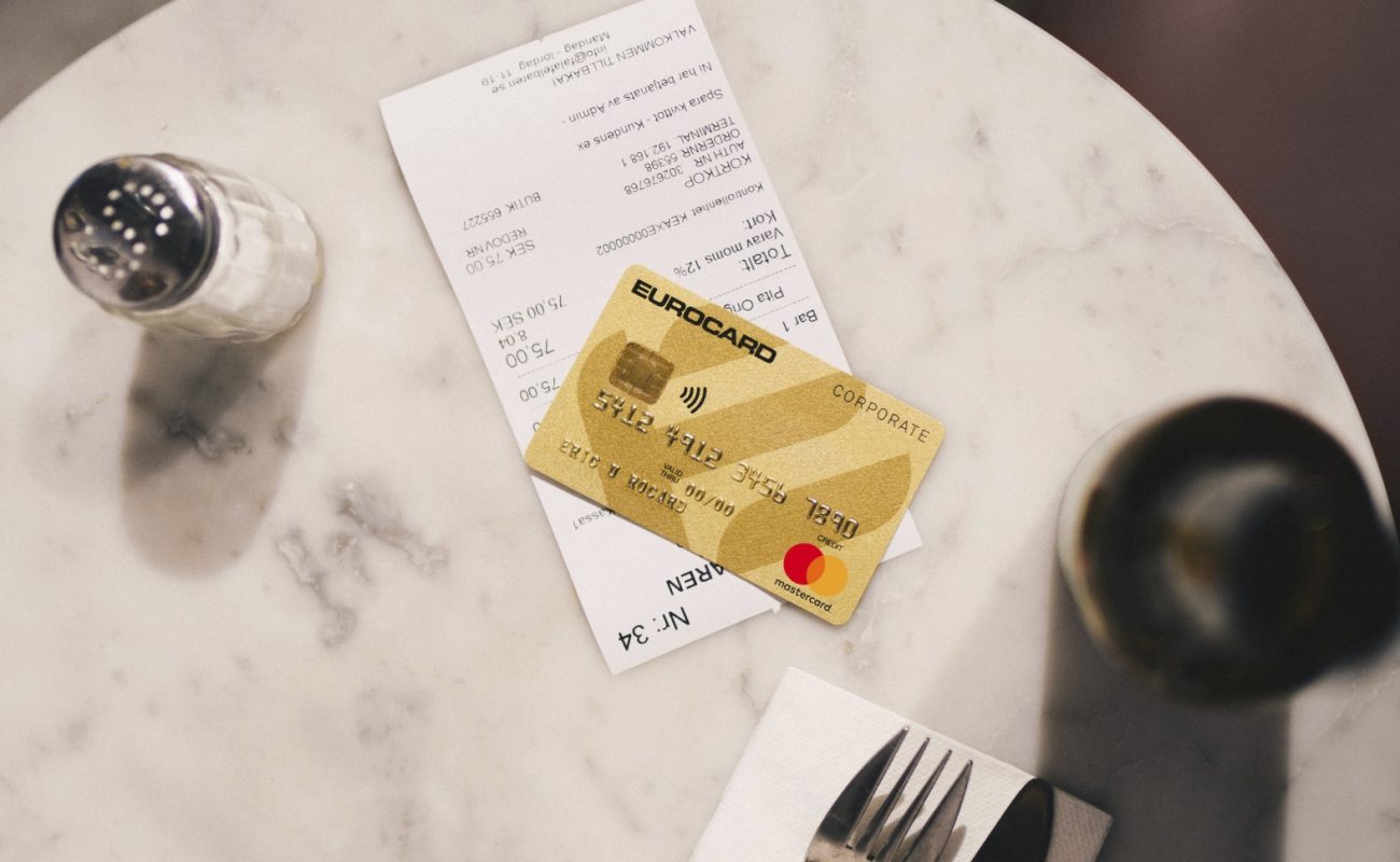 Eurocard_Corporate_card_payment_restaurant-bill