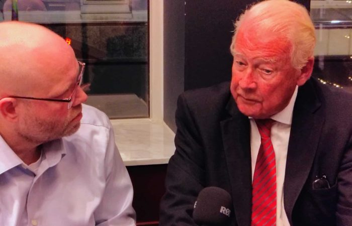 Carl I. Hagen (FrP) felte Kåre Willochs (H) regjering i 1986. Politisk kaos er intet nytt i Norge.
Foto: Sigmund Brodahl