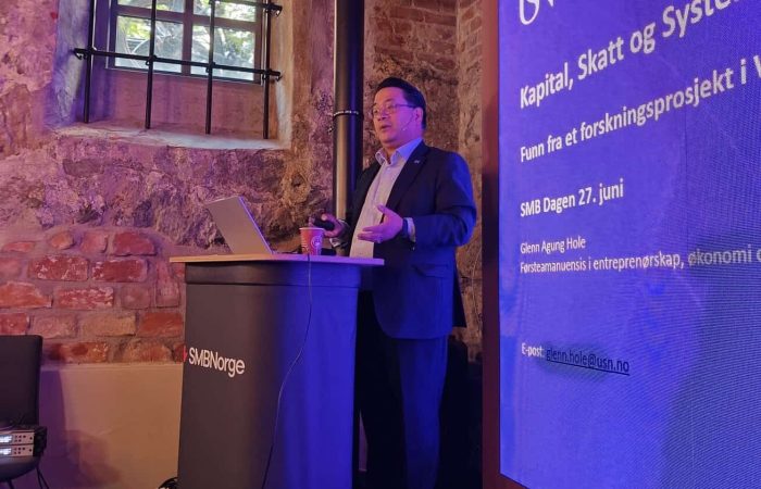 Glenn Agung Hole forklarer om kapitalflukt grunnet økt formuesskatt, fra tidligere SMB Norge-arrangement.
Foto: Klaus Jakobsen