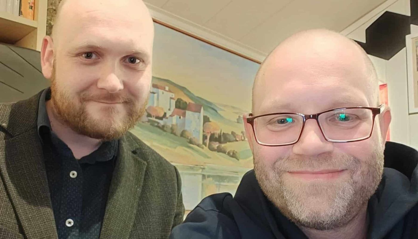 Fersk redaktør i DinBedrift, Henrik Gimle Holm, og podcastvert Klaus Jakobsen i deres første Næringspolitiske samtale. Foto: Klaus Jakobsen