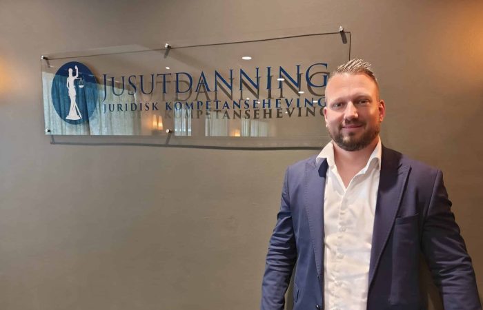 Henrik Sander i Jusutdanning tilbyr ettertraktede jus-kurs, nå ønsker han og å tilby bachelor-grader for sine studenter.
Foto: Klaus Jakobsen