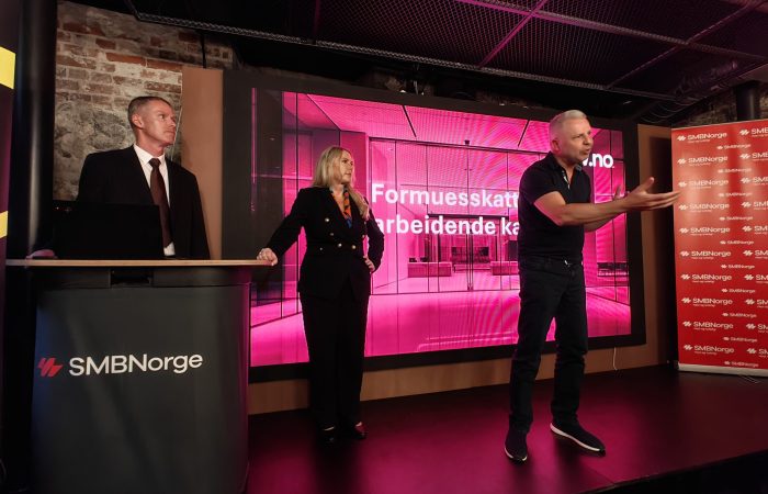 Advokat/partner Leif Sandtorv (Law.no), advokat/partner Trude Helberg (Law.no) og Lars Oscar Øvstegård tar formuesskatt på arbeidende kapital til Menneskerettighetsdomstolen i Strasbourg.
Foto: Klaus Jakobsen
