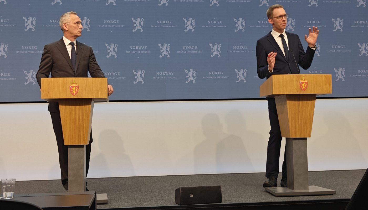 Finansminister Jens Stoltenberg (AP) og Skattekommisjonens leder, Eigil Knutsen (AP), under presentasjonen av NOU 2026: 9 Veien mot et bedre og mer forutsigbart skattesystem.
Foto: Klaus Jakobsen