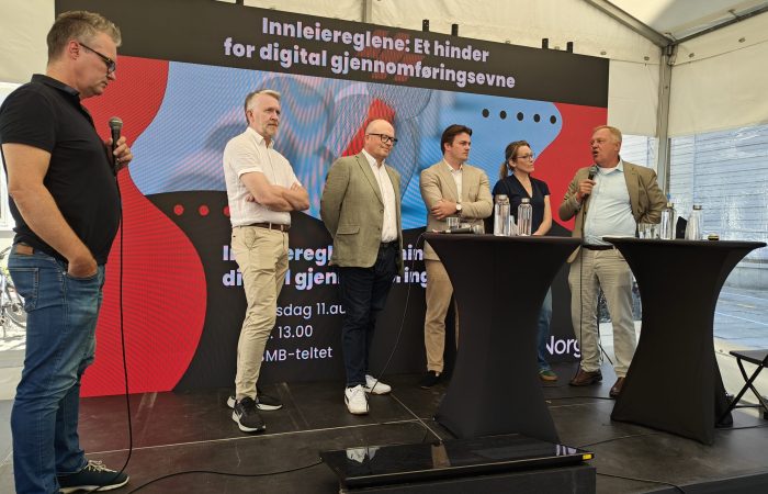 Nicolay Skarning (lengst til høyre) under debatt hos SMB Norge og Norsk Konsulentallianse under Arendalsuka 2026.
Foto: Klaus Jakobsen