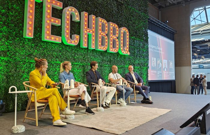 Åpningspanel under første dag på TechBBQ i København. Fra venstre: Mimi Billing (Sifted og moderator i panelet), Hedda Båverud Olsson (CEO Lassie), Bastian Hasslinger (Partner Index Venture), Sander Janca-Jensen (CEO & Founder Flatpay) og Jakob Engel-Schmidt (Minister for Taxation and Economic Growth Danmarks regjering).
Foto: Klaus Jakobsen