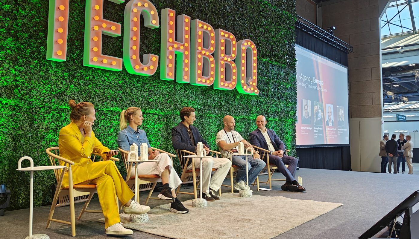 Åpningspanel under første dag på TechBBQ i København. Fra venstre: Mimi Billing (Sifted og moderator i panelet), Hedda Båverud Olsson (CEO Lassie), Bastian Hasslinger (Partner Index Venture), Sander Janca-Jensen (CEO & Founder Flatpay) og Jakob Engel-Schmidt (Minister for Taxation and Economic Growth Danmarks regjering).
Foto: Klaus Jakobsen