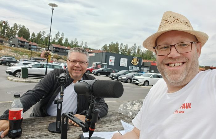 DinBedrift på vei til Arendalsuka, vi stoppet for en kort podcast-prat underveis, her med Ulf Leirstein, fra SMB Norge og vår reporter Klaus Jakobsen.
Foto: Klaus Jakobsen