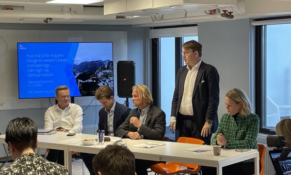 Styreleder i SMB Norge, Karl-Anders Grønland, taler på innspillsmøtet til Høyre, FrP, Venstre og KrF.