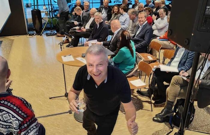 En glad Lars Oscar Øvstegård. Prosessvarselet for søksmålet mot formuesskatt på arbeidende kapital er endelig levert inn. Foto: Klaus Jakobsen