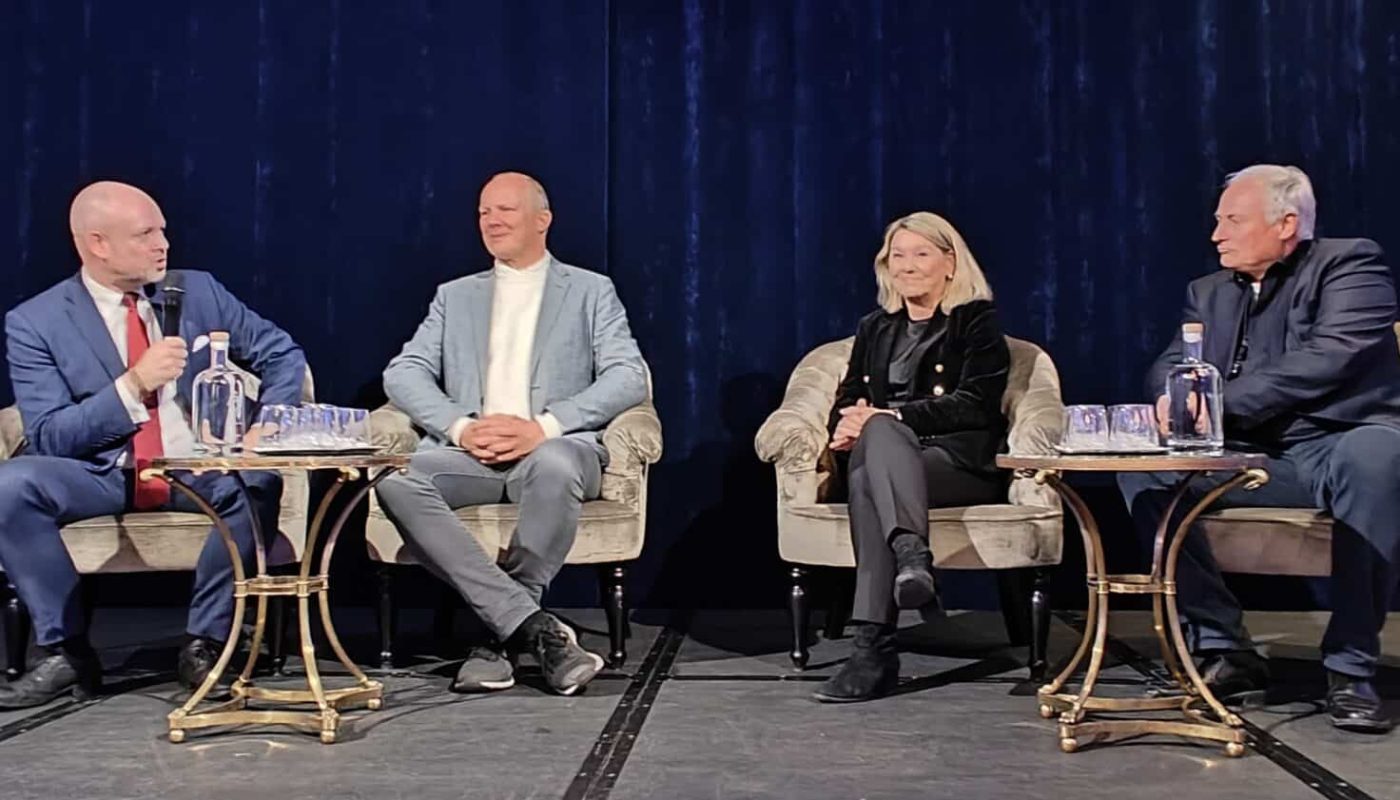 Sofaprat Desemberkonferansen 2024. Jørund Rytman, Ketil Solvik-Olsen (FrP), Monika Mæland (H) og Truls Berg.