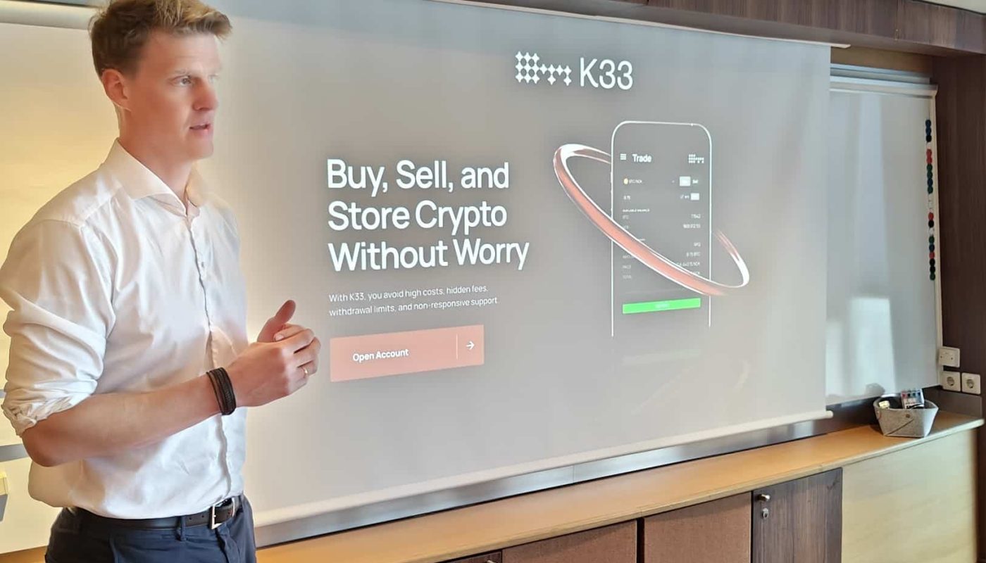 Torbjørn Bull Jenssen, gründer og eier av K33, under en presentasjon ved årets gründer og investorcruise.
Foto: Klaus Jakobsen