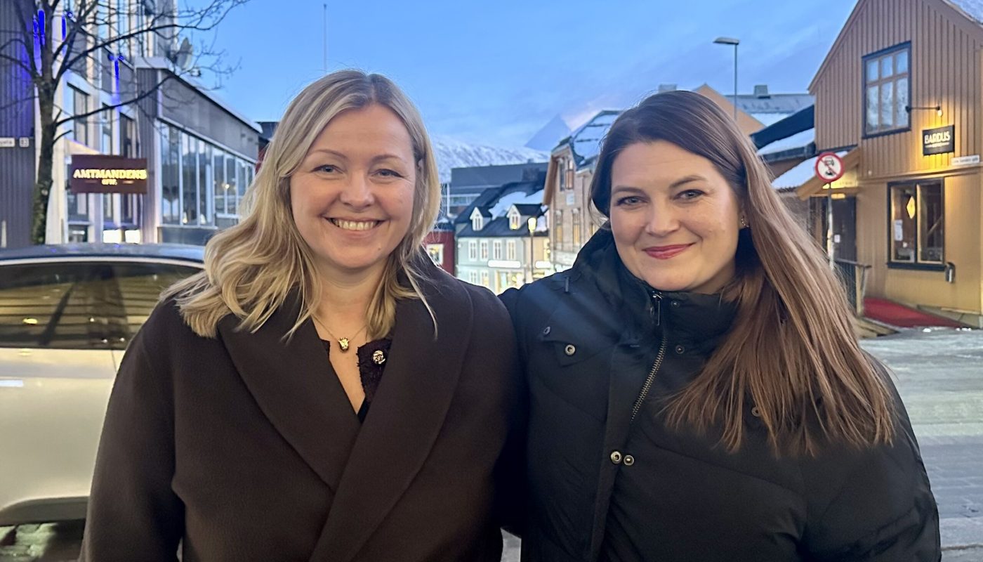 Arbeids- og inkluderingsminister Kjersti Stenseng og næringsminister Cecilie Myrseth under besøket i Tromsø