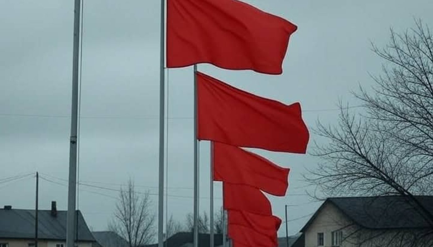 "Stryk kristenkorset av ditt flagg, og heis det rent og rødt" KI-generert. xAI/Grok