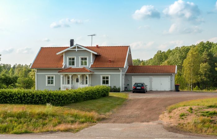 Beautiful,Scandinavian,Style,House,With,Two,Places,Garage,And,Gar