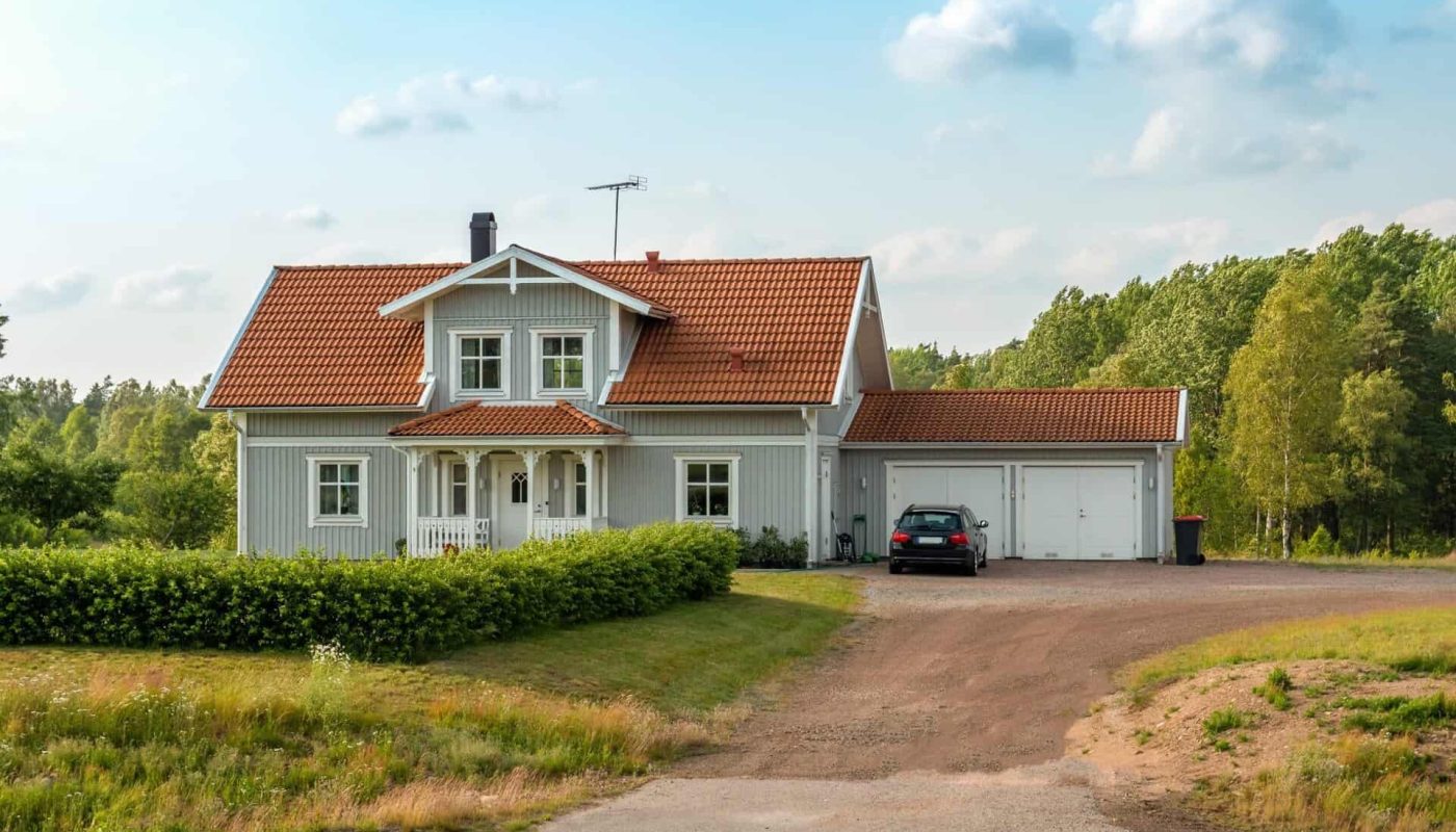 Beautiful,Scandinavian,Style,House,With,Two,Places,Garage,And,Gar